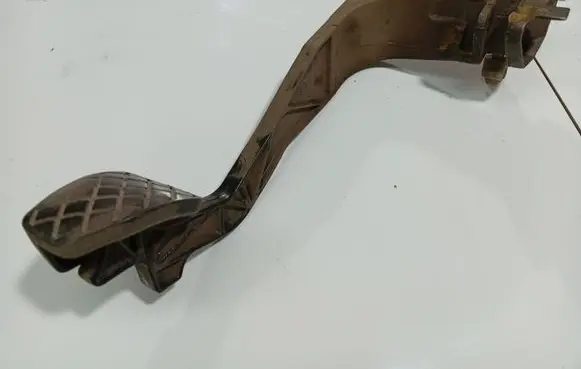 Volkswagen PASSAT B5 Clutch pedal 8D1721316F