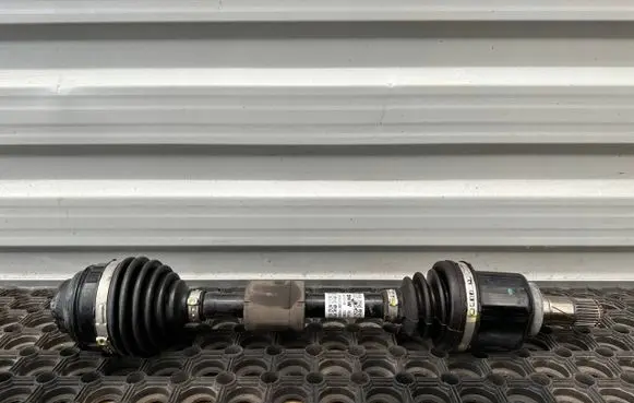 BMW 1 F40 Front driveshaft 8681529