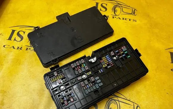 Ford Explorer VI Fuse module N1MT14D068RA
