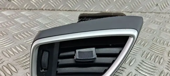 Nissan X-Trail T32 Dashboard side air vent grill/cover trim 687614BA0A