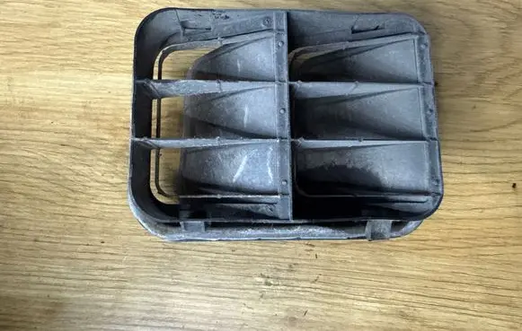 Opel Vivaro Quarter panel pressure vent 91166963
