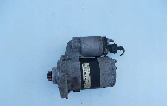 Volkswagen Golf IV Starter motor 02A911024S