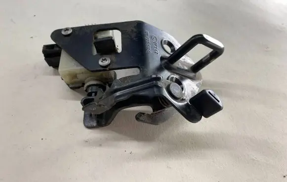 Skoda Octavia Mk2 (1Z) Tailgate/trunk/boot lock/catch/latch 1Z0827511C BN3CZ