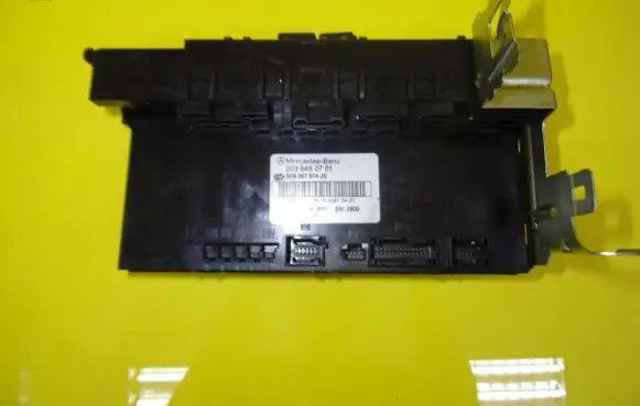 Mercedes-Benz C W203 SAM control unit 2035450701 5DK00797420