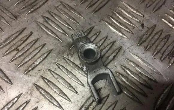 Opel Insignia A Fuel Injector clamp holder