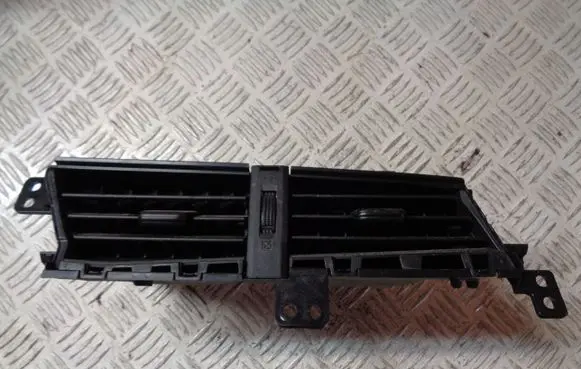 Toyota Yaris Dash center air vent grill 20521 GEO17485
