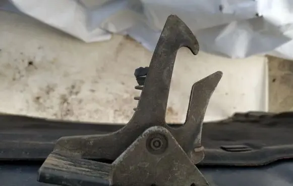 Volvo S60 Engine bonnet (hood) release handle