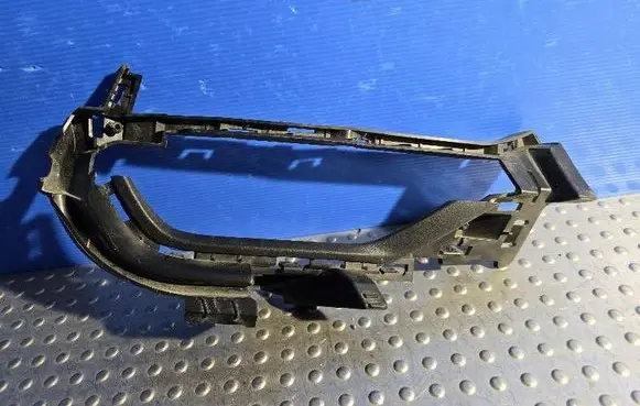 Volvo S90, V90 Fog light bracket 31383905
