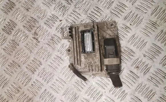 Opel Zafira B Engine control unit/module 55561172