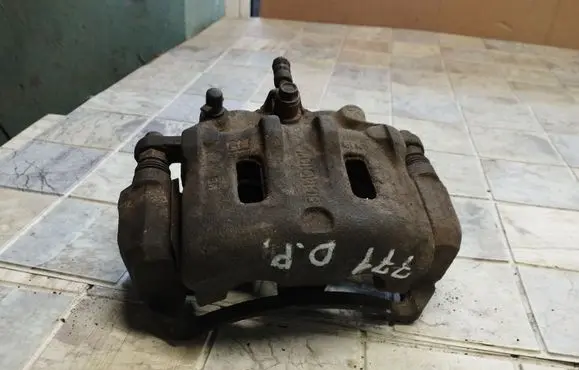 Chevrolet Captiva Front brake caliper