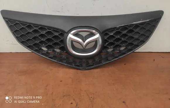 Mazda 3 I Front bumper upper radiator grill B5U501U1 K3006