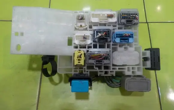 Toyota Prius (XW30) Fuse box set BEZPIECZNIKOW SP49