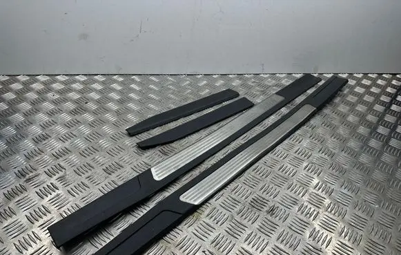 Skoda Octavia Mk2 (1Z) sill trim set (inner) 