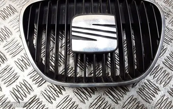 Seat Cordoba (6L) Front grill 6l0853651 6l0853654