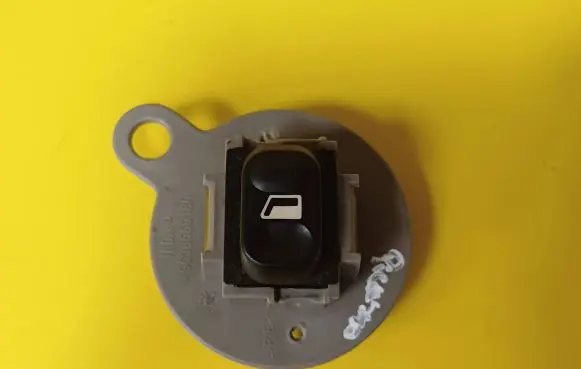 Citroen Xsara Picasso Electric window control switch 9638569180