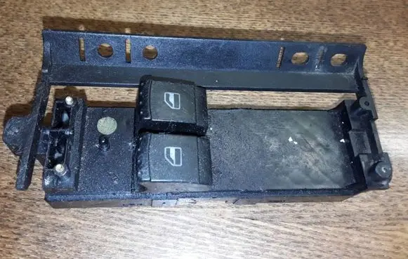 Volkswagen Polo Electric window control switch 1J3959857B