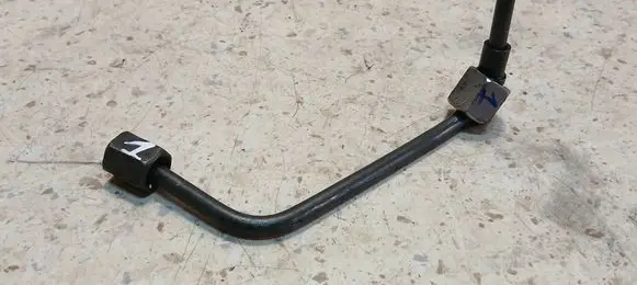 Fuel injector supply line/pipe