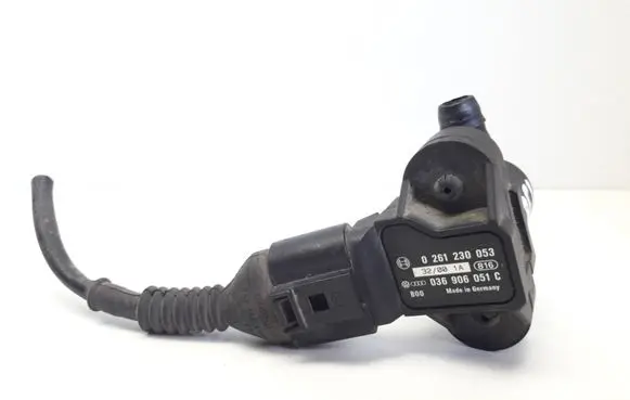 Volkswagen PASSAT B5.5 Air pressure sensor 0261230053