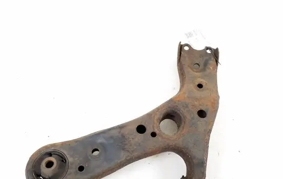 Toyota Avensis T270 Front lower control arm/wishbone 48068-05080