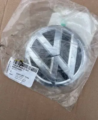 Volkswagen Transporter - Caravelle T6 Manufacturer badge logo/emblem 7E0853630D