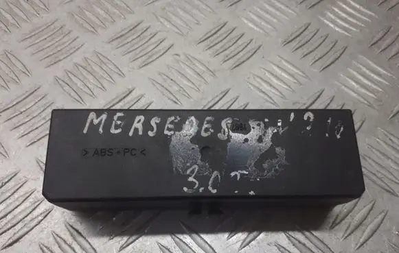 Mercedes-Benz E W210 Fuse box set A0005400172