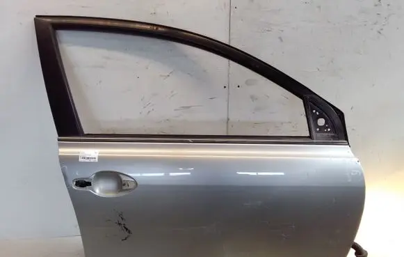 Toyota Avensis T250 Front door