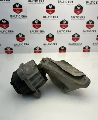 BMW 5 GT F07 Engine mounting bracket