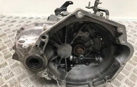 Manual 5 speed gearbox