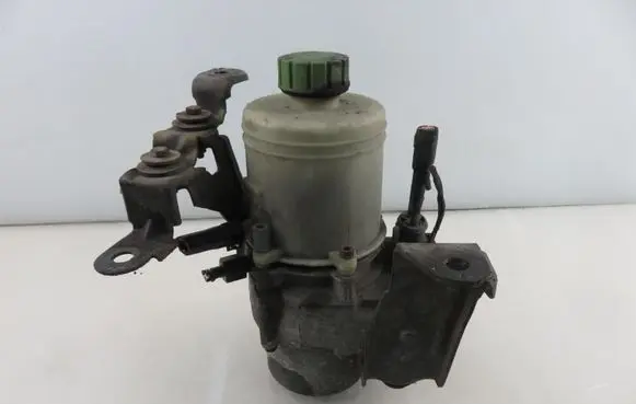 Volkswagen Polo IV 9N3 Power steering pump 6Q0423371A