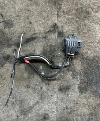 BMW 1 F20 F21 Glow plug pre-heat relay 8570087 0522120103