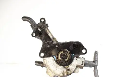 Volkswagen Golf V Vacuum pump