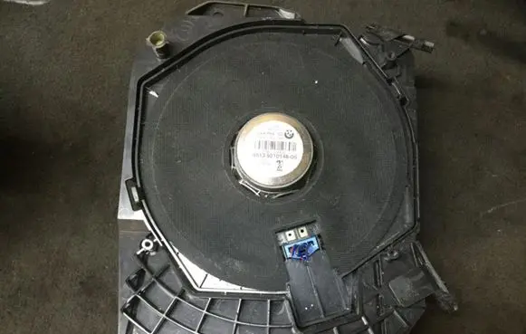 BMW 1 F20 F21 Subwoofer speaker 9210148