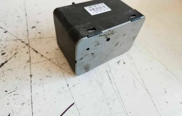Mercedes-Benz E W211 Central locking vacuum pump A3510020010 0008002548
