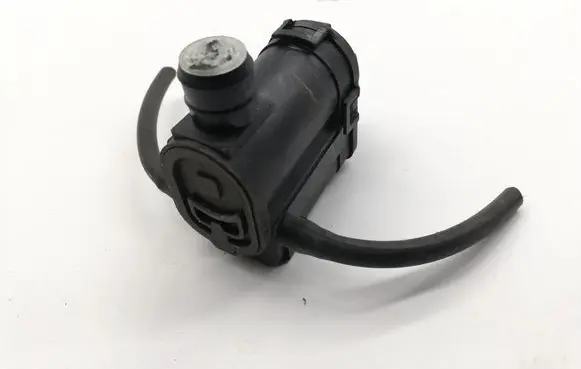 Hyundai Kona I Windscreen/windshield washer pump 985102J500