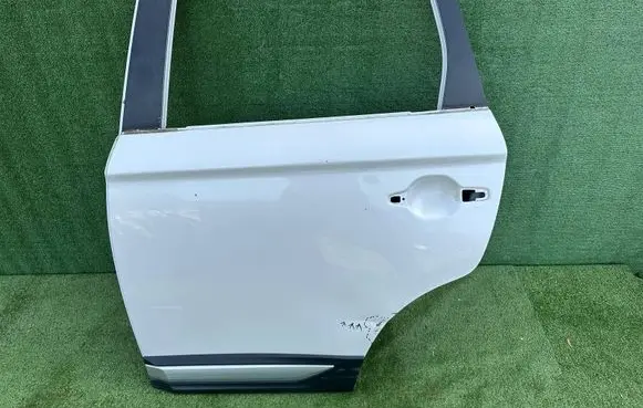 Mitsubishi Outlander Rear door