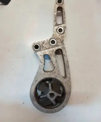 Volvo V40 Engine mount bracket P31325049