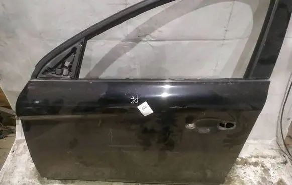 Volvo XC60 Front door JUODOS