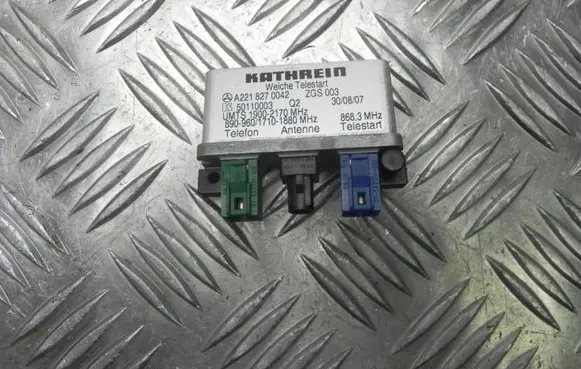 Mercedes-Benz EQC Aerial antenna amplifier A2218270042 U301