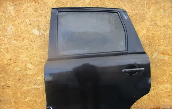 Nissan Note (E11) Rear door