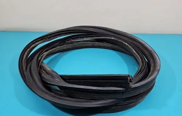 Dodge Caravan Seal rubber (tailgate) IMPRK1431454