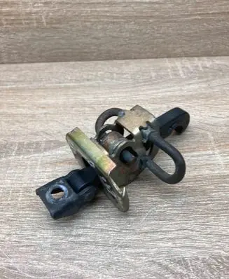 BMW 3 E46 Front door upper hinge 8204173