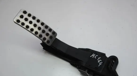 Accelerator throttle pedal