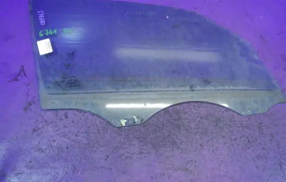 KIA Venga Front door window glass four-door