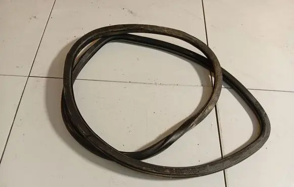 Volkswagen PASSAT B6 Rubber seal front coupe door 