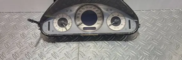 Mercedes-Benz E W211 Speedometer (instrument cluster) A2115405711 88311391