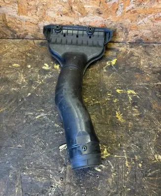 KIA Carens II Air intake duct part 282101D300