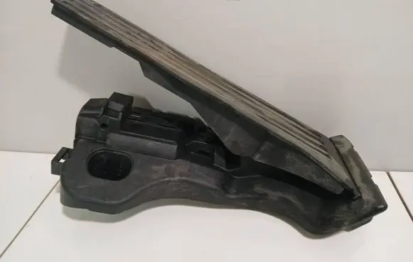 Volkswagen PASSAT B6 Accelerator throttle pedal 741220