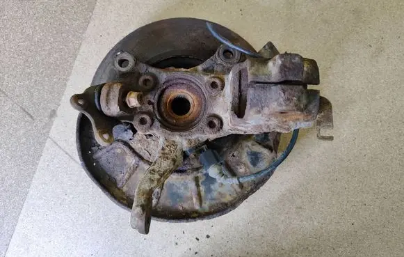 Volkswagen Touran I Front wheel hub
