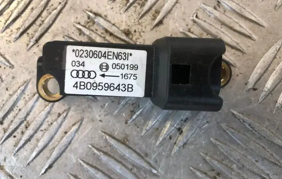 Audi A6 S6 C5 4B Airbag deployment crash/impact sensor 4B0959643B 050199 0230604EN631