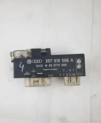 Volkswagen Golf III Coolant fan relay 357919506A 898719000